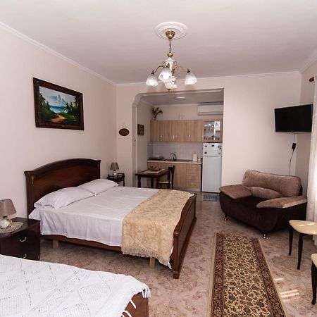 Erla'S Apartment Тирана Екстер'єр фото