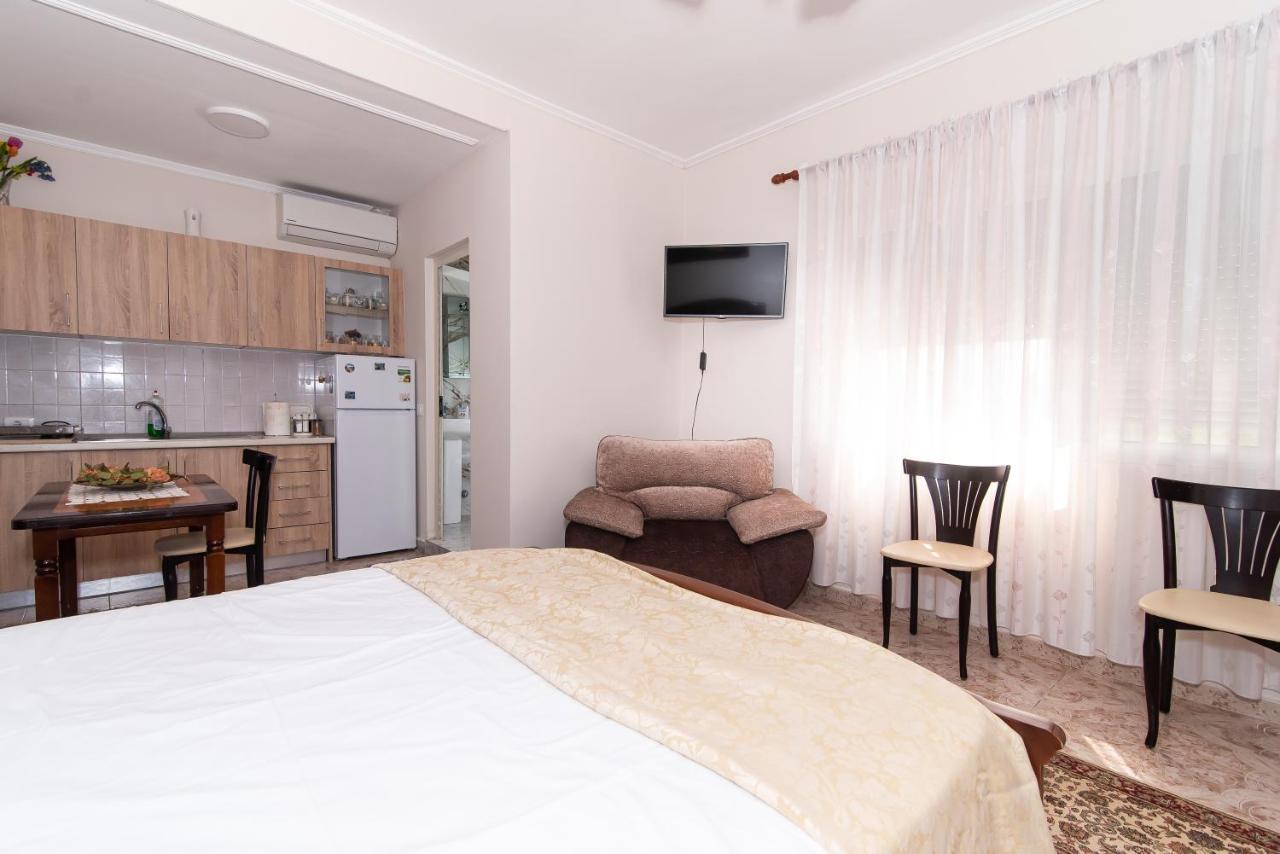 Erla'S Apartment Тирана Екстер'єр фото