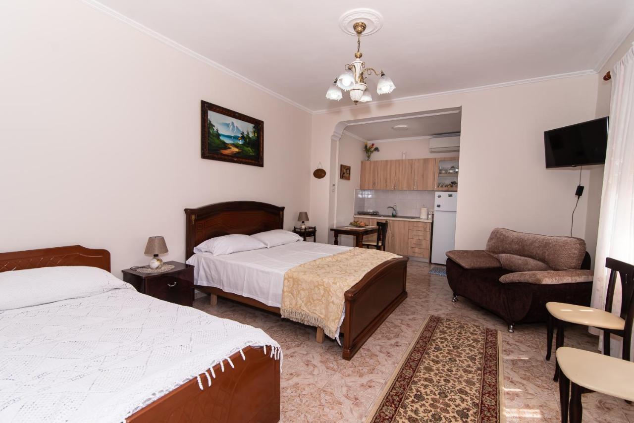 Erla'S Apartment Тирана Екстер'єр фото